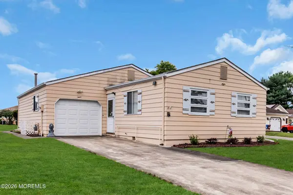 12 Aztec Court, Toms River, NJ 08757