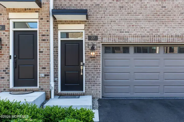 27 Linder Court, Middletown, NJ 07748