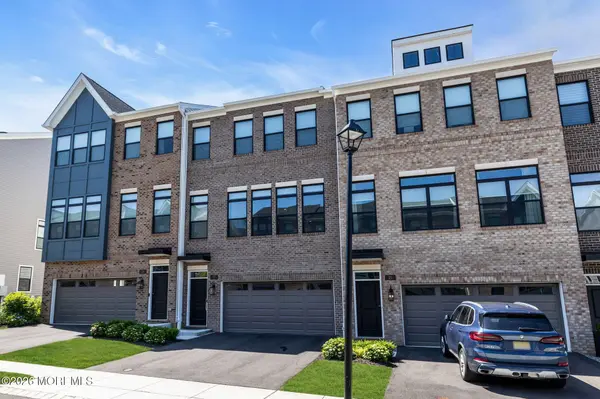 27 Linder Court, Middletown, NJ 07748