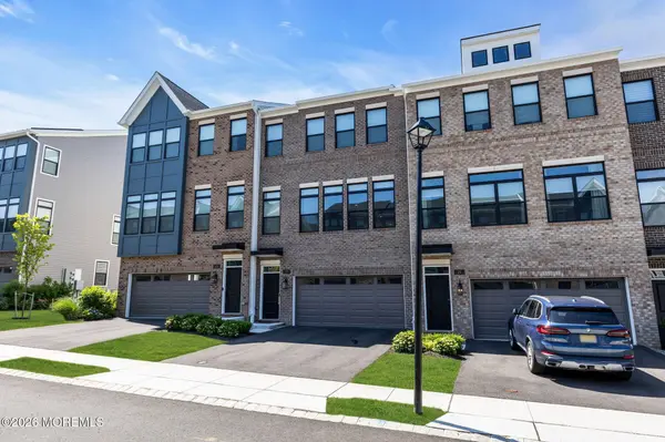 27 Linder Court, Middletown, NJ 07748