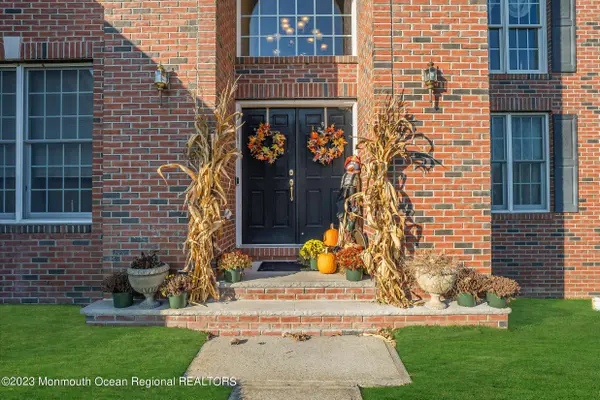 16 Lakeside Drive, Jackson, NJ 08527
