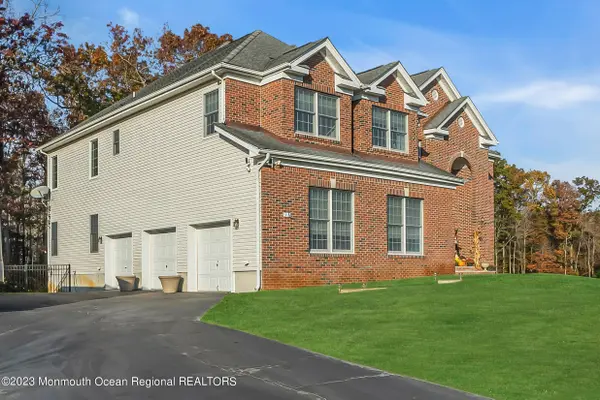 16 Lakeside Drive, Jackson, NJ 08527
