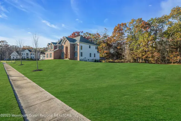 16 Lakeside Drive, Jackson, NJ 08527