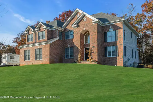 16 Lakeside Drive, Jackson, NJ 08527