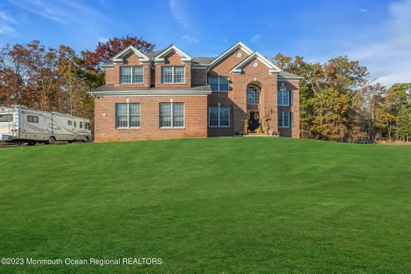 16 Lakeside Drive, Jackson, NJ 08527