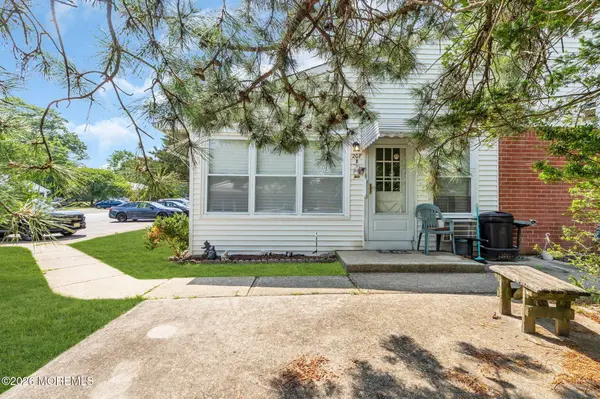 207 Laurel Place, Whiting, NJ 08759