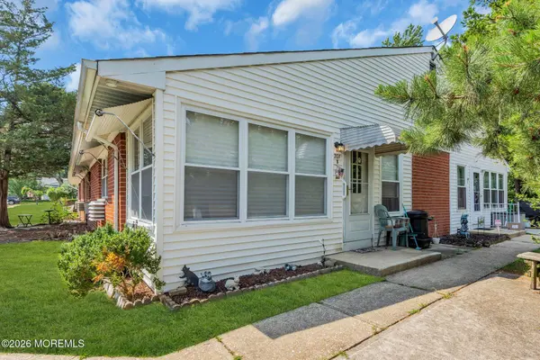 207 Laurel Place, Whiting, NJ 08759
