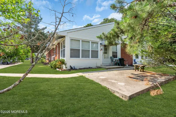 207 Laurel Place, Whiting, NJ 08759