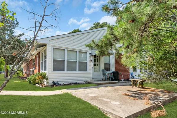 207 Laurel Place, Whiting, NJ 08759