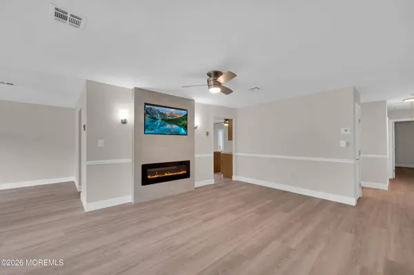 22 Abbey Road, Brick, NJ 08724