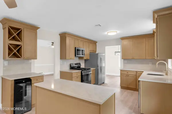 22 Abbey Road, Brick, NJ 08724