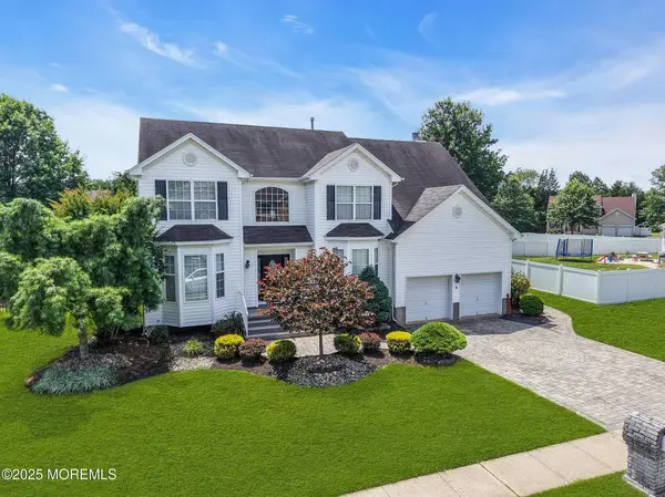 8 Cabin Brook Crescent Crest, Manchester, NJ 08759