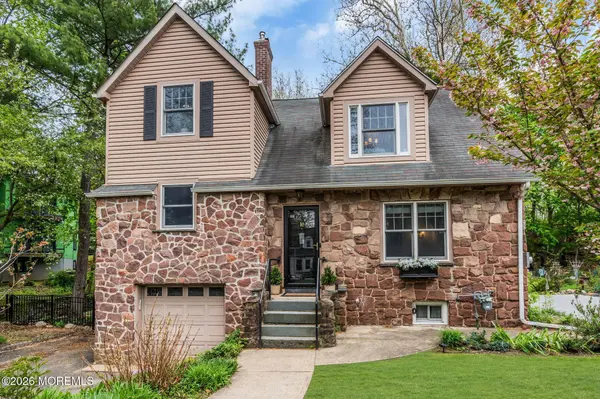 10 Passaic Avenue, Roseland, NJ 07068