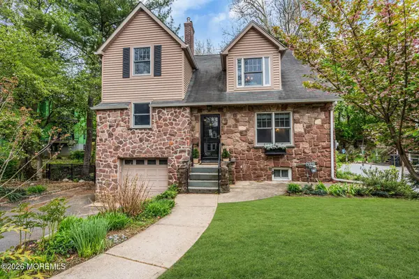 10 Passaic Avenue, Roseland, NJ 07068