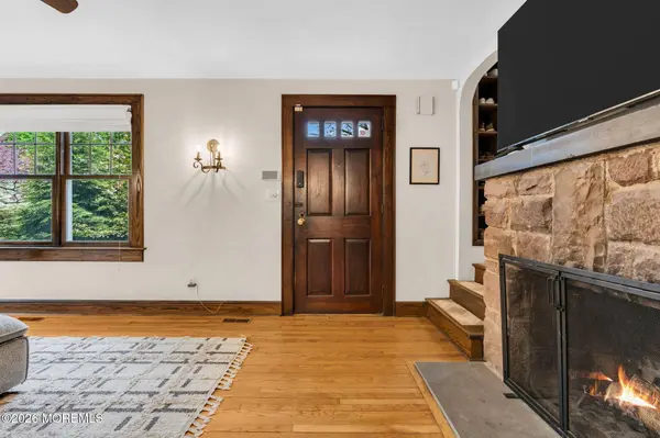 10 Passaic Avenue, Roseland, NJ 07068