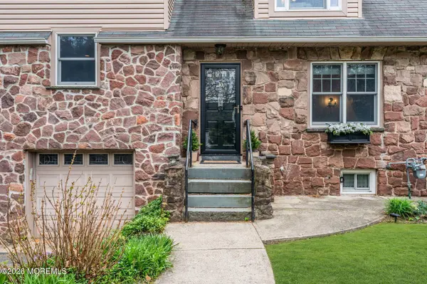 10 Passaic Avenue, Roseland, NJ 07068