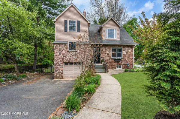 10 Passaic Avenue, Roseland, NJ 07068