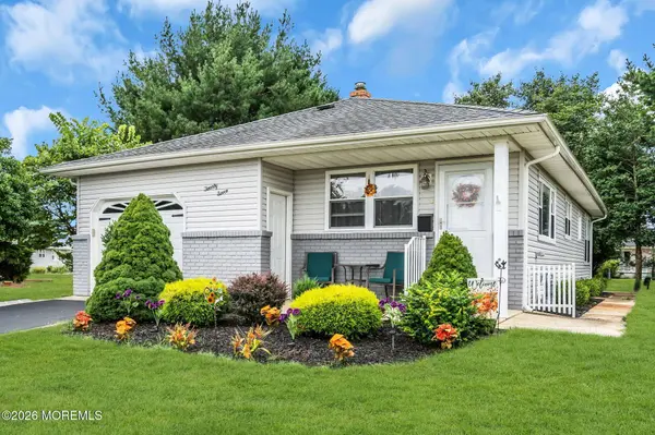 27 Bolans Court, Toms River, NJ 08757