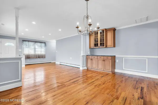 27 Bolans Court, Toms River, NJ 08757
