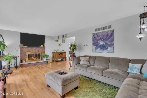 11 Mount Vernon Drive, Toms River, NJ 08755