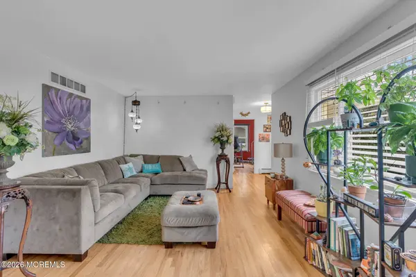 11 Mount Vernon Drive, Toms River, NJ 08755