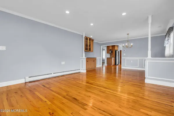 27 Bolans Court, Toms River, NJ 08757