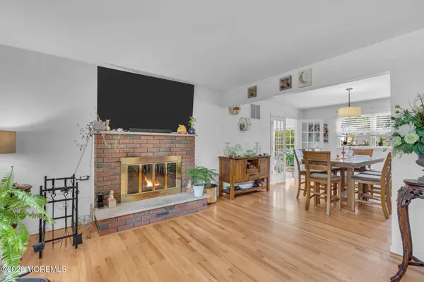 11 Mount Vernon Drive, Toms River, NJ 08755