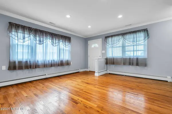 27 Bolans Court, Toms River, NJ 08757