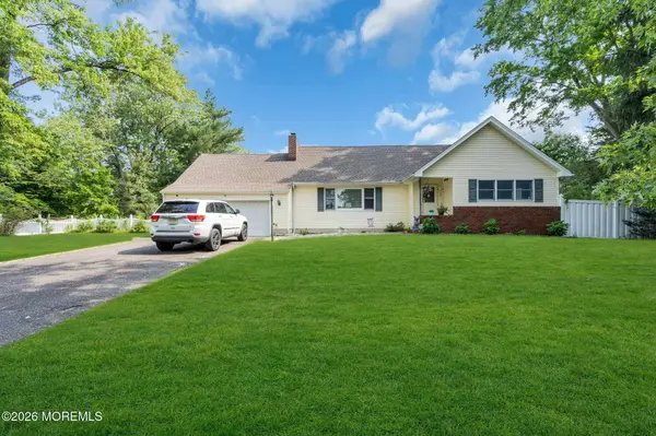 11 Mount Vernon Drive, Toms River, NJ 08755