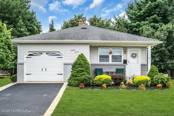 27 Bolans Court, Toms River, NJ 08757