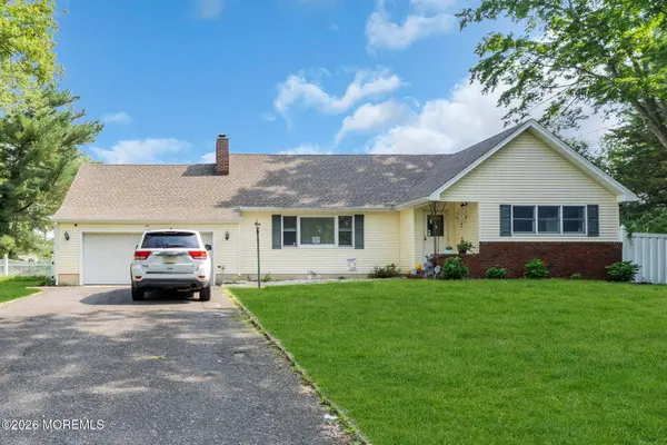 11 Mount Vernon Drive, Toms River, NJ 08755