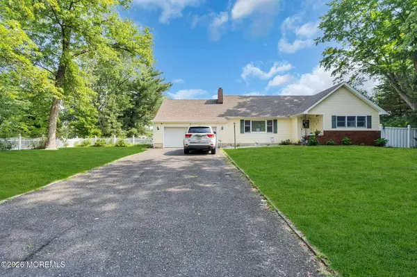 11 Mount Vernon Drive, Toms River, NJ 08755
