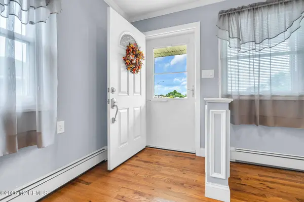 27 Bolans Court, Toms River, NJ 08757