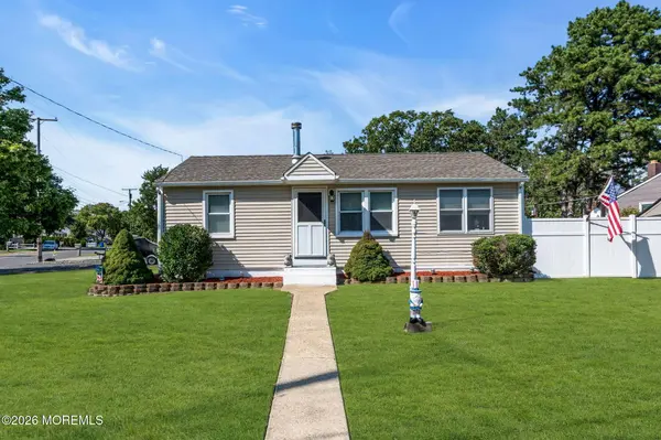 2240 Delaware Avenue, Toms River, NJ 08753