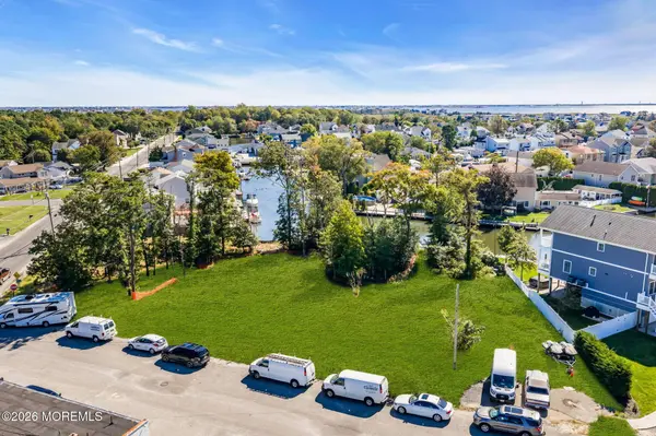 3 Shore Acres Plaza