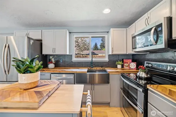 16020 70th AVE E, Puyallup, WA 98375