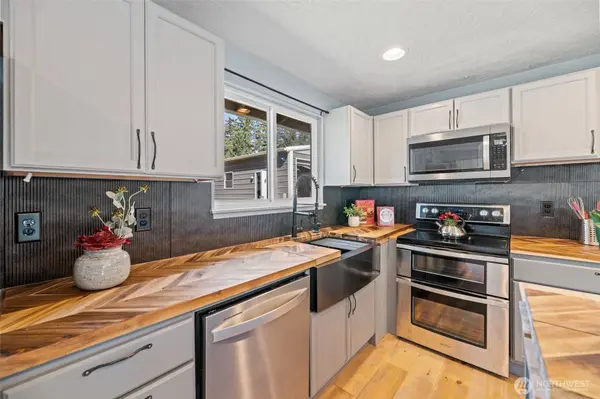 16020 70th AVE E, Puyallup, WA 98375