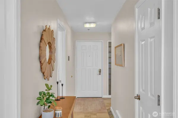 1011 5th AVE N #201, Seattle, WA 98109