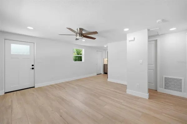 1802 ROBINHOOD ST, Sarasota, FL 34231