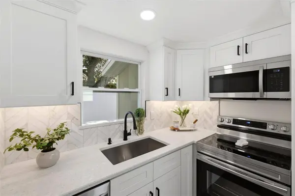 1802 ROBINHOOD ST, Sarasota, FL 34231