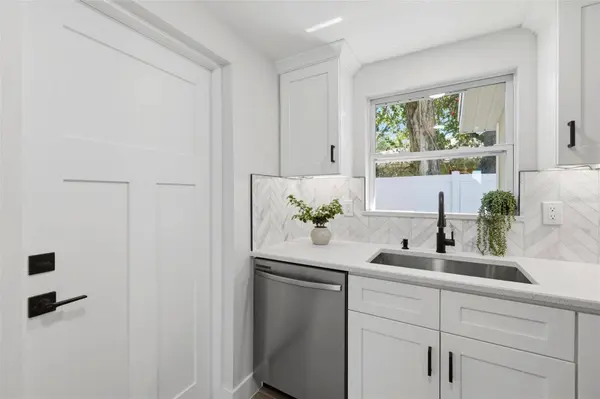 1802 ROBINHOOD ST, Sarasota, FL 34231