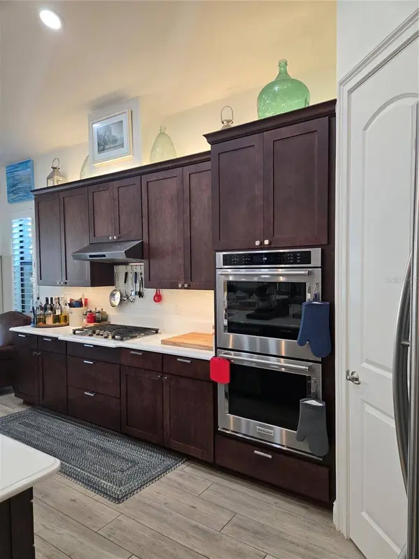 5084 GREENS DR, Lady Lake, FL 32159