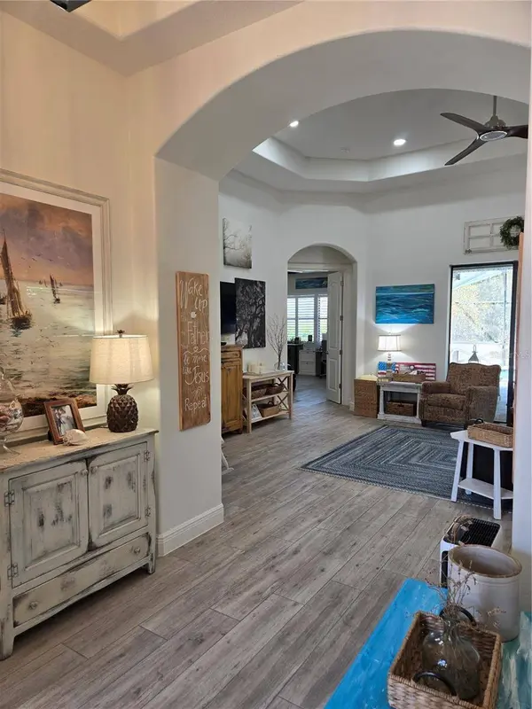 5084 GREENS DR, Lady Lake, FL 32159