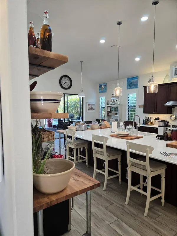 5084 GREENS DR, Lady Lake, FL 32159