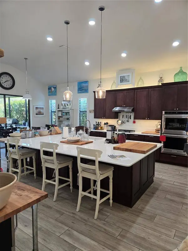 5084 GREENS DR, Lady Lake, FL 32159