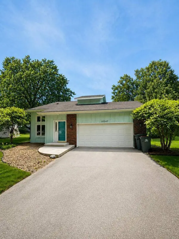 10247 Nottingham TRL, Eden Prairie, MN 55347