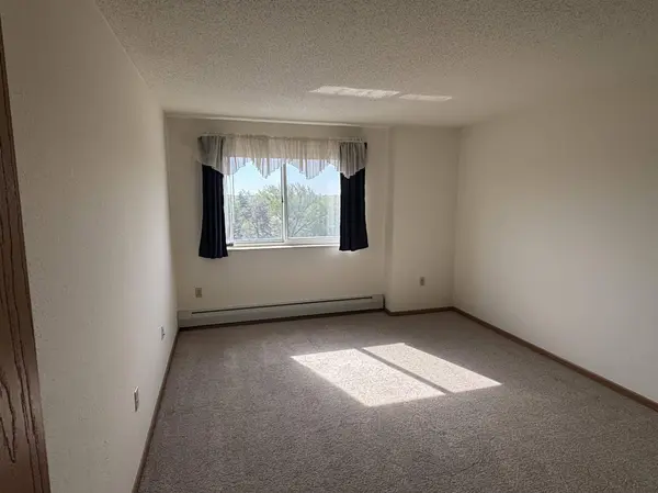 6711 Lake Shore DR S #813, Minneapolis, MN 55423