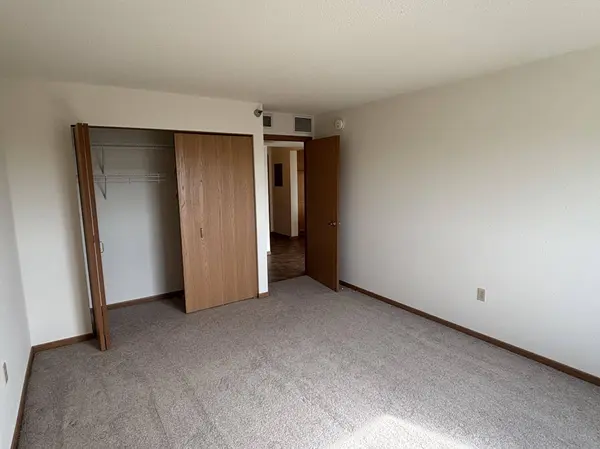 6711 Lake Shore DR S #813, Minneapolis, MN 55423