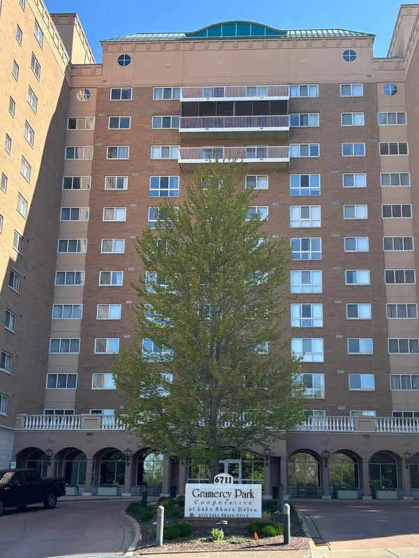 6711 Lake Shore DR S #813, Minneapolis, MN 55423