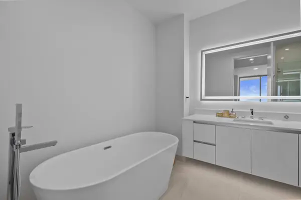 220 Lake Shore DR #1913, Lake Park, FL 33403